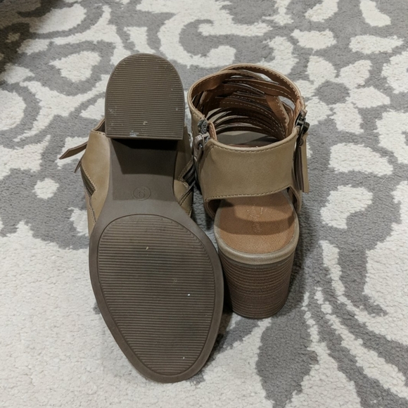 Sandals - Picture 5 of 5